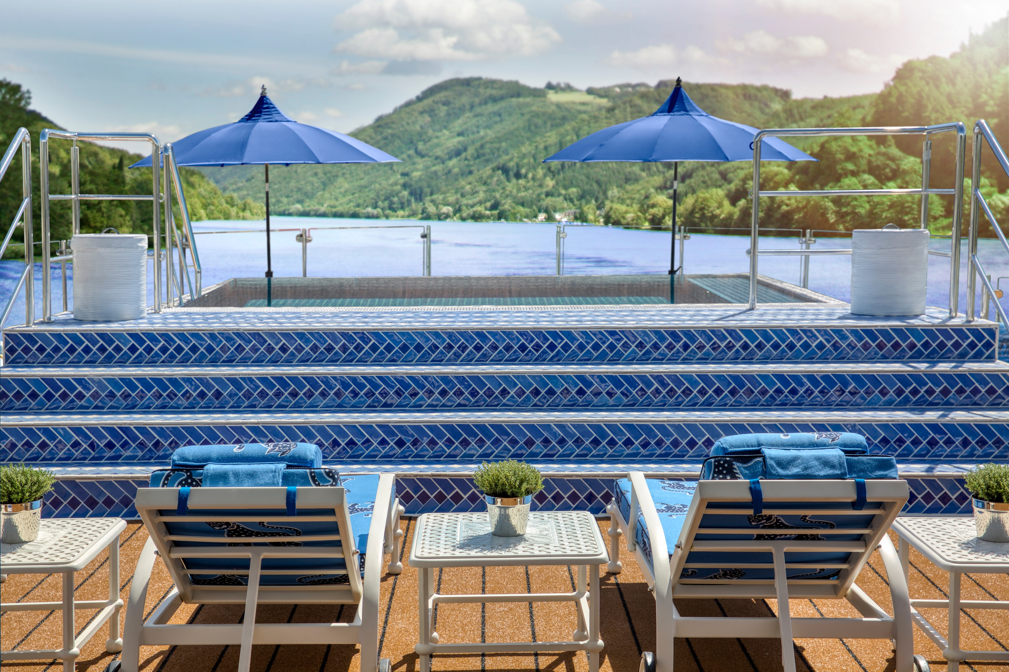 S.S. Bon Voyage - Infinity Pool